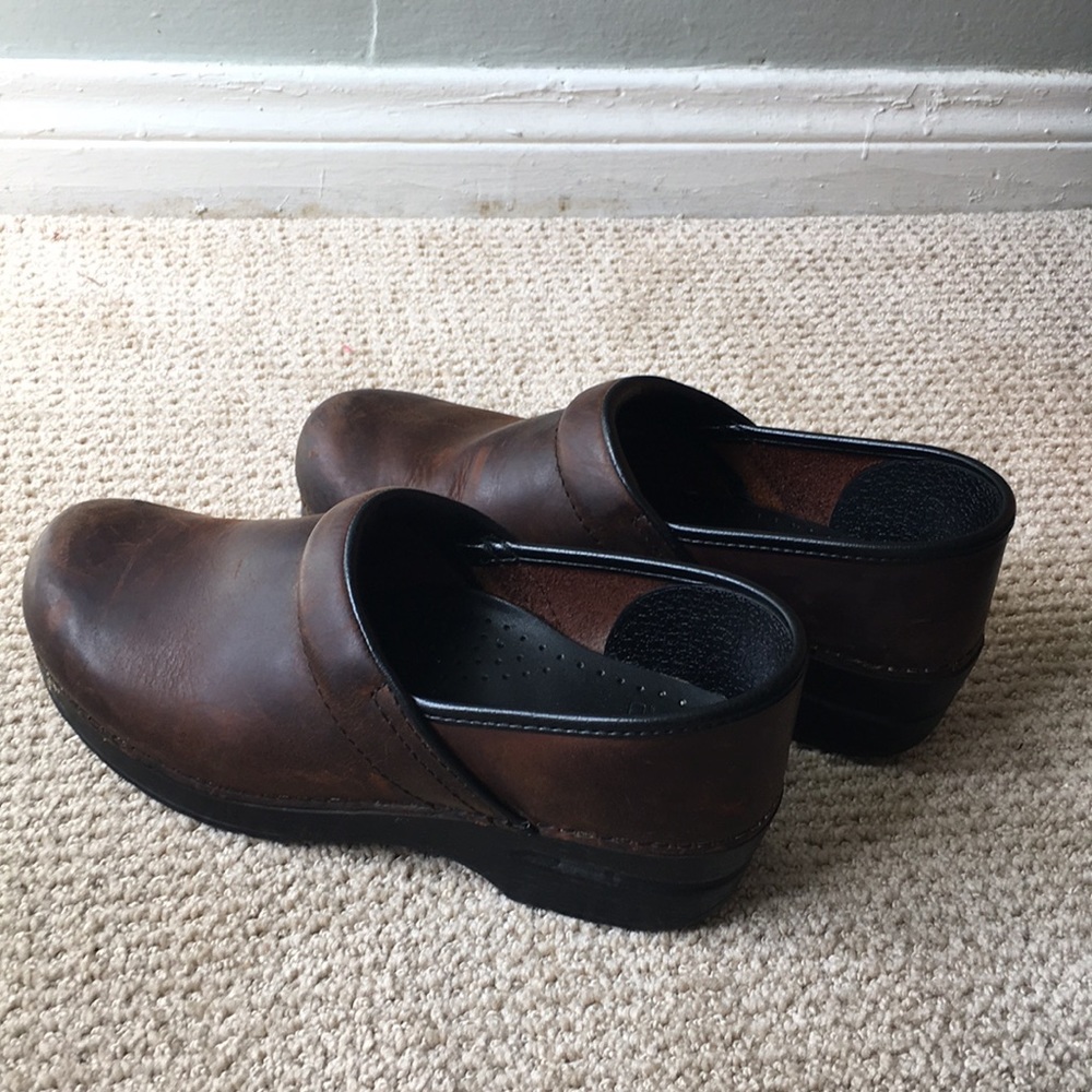Brown oiled leather danskos